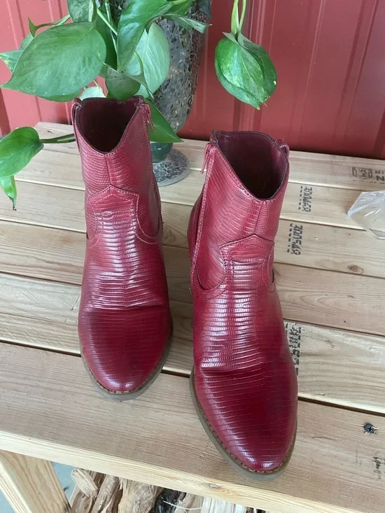 Sugar Red Leather Ankle Booties with Block Heel. Size 9.5 - Picture 4 of 7